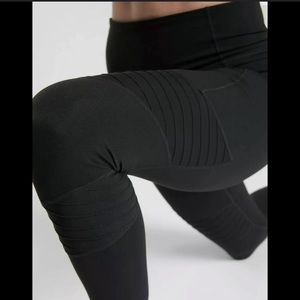 NWOT new athleta inclination moto rights xs black salutation powervita